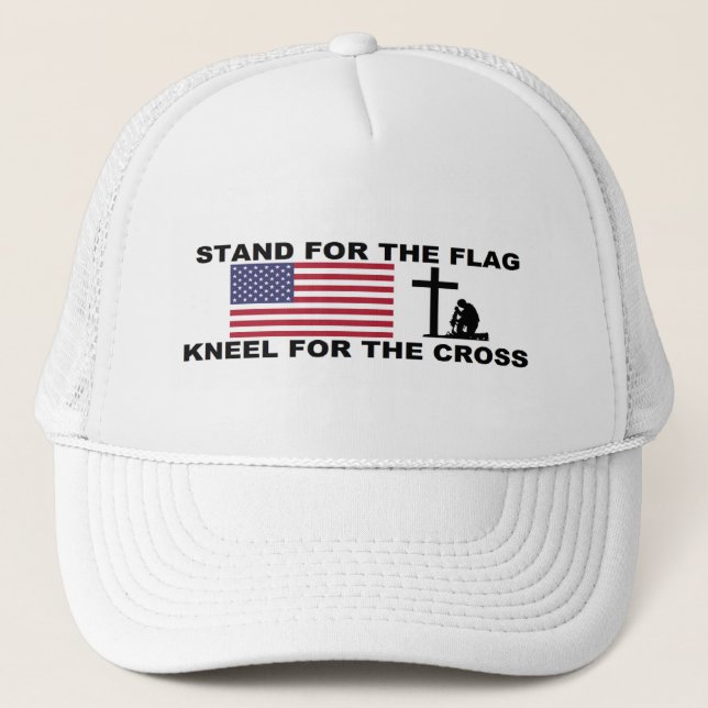 STAND FÜR DIE FLAGGE, KNIEN FÜR DEN QUERhut Truckerkappe (Vorderseite)