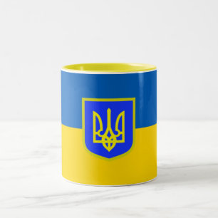 Stand mit der Ukraine Tasse der Flagge
