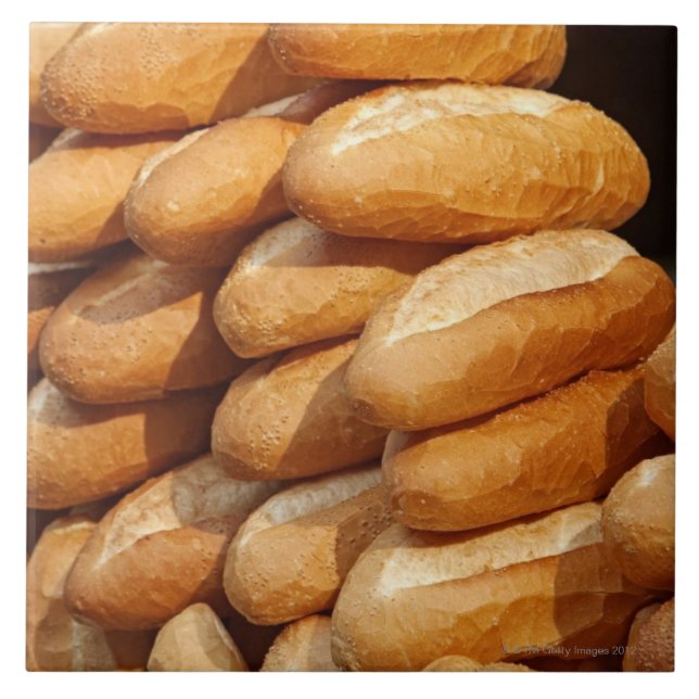 Stangenbrot, Brot, für Verkauf in der Straße durch Fliese (Vorderseite)