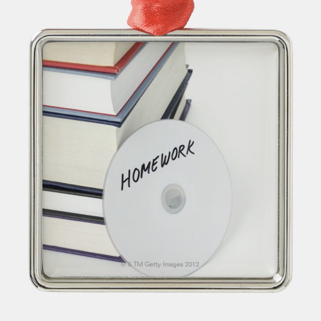 Stapel Bücher mit CD Silbernes Ornament (Vorne)