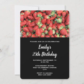 Stapel von Red Juicy Strawberries Geburtstag Einladung