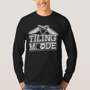 Stapelmodus auf der Fußbodenlaufbahn am Fliesenleg T-Shirt
