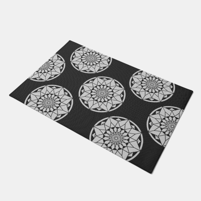 Star Mandala strickt schwarz & weiß Fußmatte (Schrägansicht)
