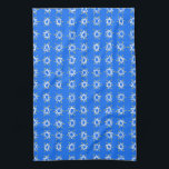 Star von David Hanukkah Pattern Blue White Geschirrtuch<br><div class="desc">Dekorieren Sie Ihre Küche mit diesem lustigen Urlaubstücher. Ein tolles Ferien-,  Haus- oder Hochzeitsgeschenk! Sie können ihn anpassen und auch Text hinzufügen. Karo in meinem Shop für viel mehr Farben und Muster!</div>