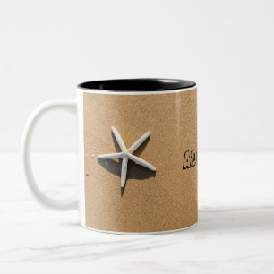 Starfish am Sandy Beach Zweifarbige Tasse