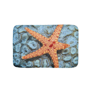Starfish auf einer Koralle mit Polips Badematte
