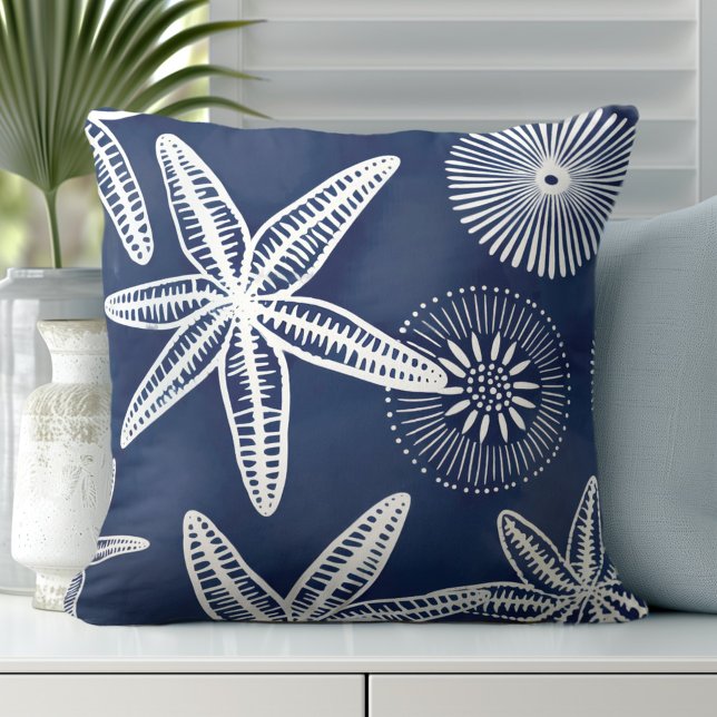Starfish Blaues Kissen (Elevate Your Décor: Discover our Elegant Coastal Starfish Throw Pillows in Blue & White)