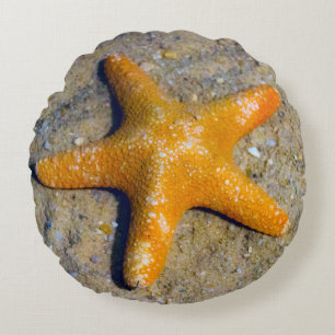 Starfish im Sand Beach Thema Rundes Kissen