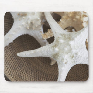 Starfish in einem Korb Mousepad