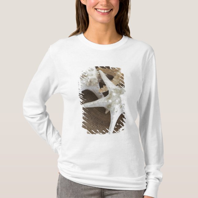 Starfish in einem Korb T-Shirt (Vorderseite)