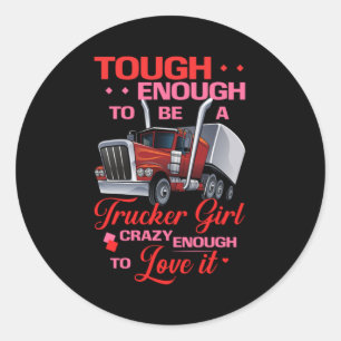 stark genug, um ein Geschenk für ein Lastwagenmädc Runder Aufkleber