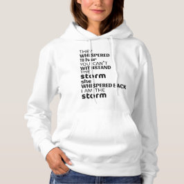 Starke Frau flüstert zurück, ich bin der Sturm Hoodie