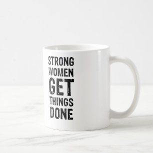 Starke Frauen erhalten Sachen erfolgt Kaffeetasse