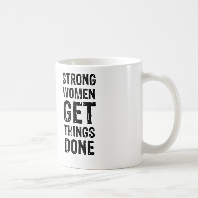 Starke Frauen erhalten Sachen erfolgt Kaffeetasse (Rechts)