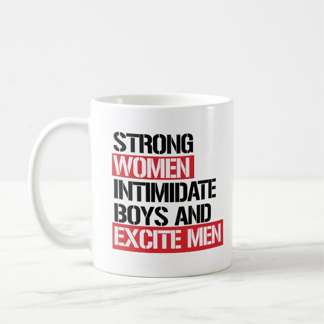 Starke Frauen schüchtern Jungen ein und regen Kaffeetasse (Links)