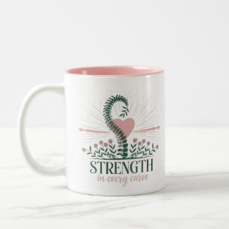 Stärke in jeder Kurve.Scoliose Bewusstsein Zweifarbige Tasse