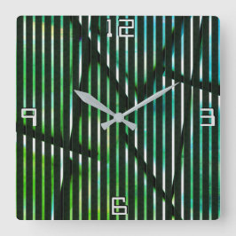 Starke Streifen über grünes abstraktes Design Quadratische Wanduhr
