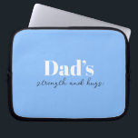Stärke und Schläge des Vaters - Geschenk des Vater Laptopschutzhülle<br><div class="desc">Behalt Vater, der unterwegs mit dieser Personalisierten Elektronik-Tasche "Vaters Stärke und Schläge" organisiert wird - ein durchdachtes und praktisches Vatertagsgeschenk, das mehr als nur Kabel und Ladegeräte trägt. Mit seinem schlanken Design und einer herzlichen Botschaft eignet sich dieser Teekessel perfekt für die Speicherung von Elektronik, Accessoires oder Reiseartikeln. Passen Sie...</div>