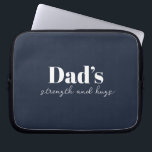 Stärke und Schläge des Vaters - Geschenk des Vater Laptopschutzhülle<br><div class="desc">Behalt Vater, der unterwegs mit dieser Personalisierten Elektronik-Tasche "Vaters Stärke und Schläge" organisiert wird - ein durchdachtes und praktisches Vatertagsgeschenk, das mehr als nur Kabel und Ladegeräte trägt. Mit seinem schlanken Design und einer herzlichen Botschaft eignet sich dieser Teekessel perfekt für die Speicherung von Elektronik, Accessoires oder Reiseartikeln. Passen Sie...</div>