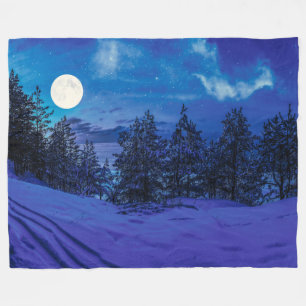 Starre Nacht mit Vollmond im Wald Fleecedecke