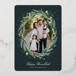 Starry Laurel | Hanukkah-Foto Folien Feiertagskarte<br><div class="desc">Senden Sie Hanukkah Grüße an Freunde und Familie in schicken Stil mit unseren eleganten Fotokarten. Ihr Lieblings-Vertikal- oder Portraitbild wird von einem ovalen Lorbeerkranz mit grünen Aquarellfarben-Eukalyptus-Blätter auf einem dunkelwaldgrünen Hintergrund gerahmt,  der mit goldenen Folienstars versehen ist. Personalisieren Sie mit Ihren individuellen Urlaubsgrüßen und Namen unten.</div>