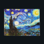 Starry Night (F612) Van Gogh Fine Art Fußmatte<br><div class="desc">Starry Night,  das berühmteste Gemälde des niederländischen Post-Impressionisten Meisters Vincent van Gogh. Ein einsamer Zypressenbaum,  ein schlafendes Dorf und ein Himmel,  der mit Sternen herumwirbelt.</div>