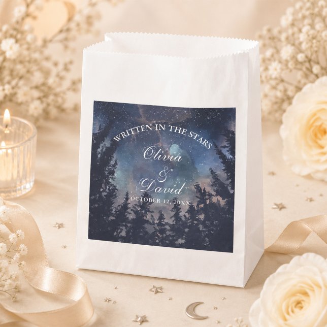 Starry Night Forest Wedding Geschenktütchen (Starry Night Forest Celestial Wedding Favor Bag on an elegant celestial wedding table)