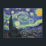 Starry Night von van Gogh Postkarte<br><div class="desc">Van Gogh war besessen von der Symbolik der leuchtenden Objekte und der Farbe. Die Lampe war ein Symbol für Ruhe und Sicherheit. Der Stern symbolisierte den Glauben,  und Gaslicht,  menschliche Realitäten. Tief ultramarineblau war unendlich,  während Rot und Grün "diese schrecklichen Dinge,  die Leidenschaften der Männer ausgedrückt.</div>