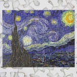 Starry Night von Vincent van Gogh<br><div class="desc">Starry Night by Vincent van Gogh ist ein Vintages, kunstvolles Post-Impressionismus Landschaft Stadtbild mit Blick auf Saint Remy, Frankreich aus van Gogh Asyl. Der Nachthimmel wirbelt mit Wolken und leuchtendem Halbmond und strahlenden Sternen über dem malerischen Dorf. Starry Night ist wahrscheinlich van Goghs berühmteste Gemälde und wurde während des Tages...</div>