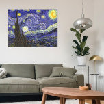 Starry Night von Vincent van Gogh Leinwanddruck<br><div class="desc">Starry Night by Vincent van Gogh ist ein Vintages, kunstvolles Post-Impressionismus Landschaft Stadtbild mit Blick auf Saint Remy, Frankreich aus van Gogh Asyl. Der Nachthimmel wirbelt mit Wolken und leuchtendem Halbmond und strahlenden Sternen über dem malerischen Dorf. Starry Night ist wahrscheinlich van Goghs berühmteste Gemälde und wurde während des Tages...</div>