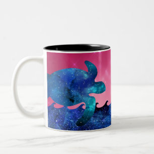 Starry Turtle über Wellen, Rot und Rosa Sterne zur Zweifarbige Tasse