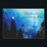 Starry Winter Night mit Sternen, Pine & Christmas  Magnetkarte<br><div class="desc">Schöne,  elegante Pinienbäume in Silhouette vor einem Hintergrund von tiefblauem Sternenhimmel in der Nacht mit Single leuchtenden Stern und Weihnachtszitat,  sowohl mit benutzerdefinierter Textgrafik als auch mit bearbeitbaren Textfeldern.</div>