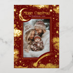 Stars Celestial Magical Frohe Weihnachts-Foto Folien Feiertagskarte<br><div class="desc">Schicken Sie Ihre Urlaubssegmente stilvoll mit dieser zauberhaften, bordeauxroten Weihnachtskarte, die ein echtes goldenes Himmelsdesign aufweist, das aus dieser Welt kommt! Feiern Sie die Saison mit einem atemberaubenden Sternenabendthema, das das Foto Ihrer Familie perfekt hervorhebt. Die reiche, lebendige Grafik erfasst den Zauber und das Wunder einer Winternacht und erzählt eine...</div>