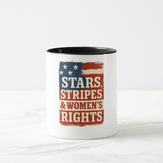 Stars, Stripes & Women’s Rights Distressed Flag Tasse (Zentrum)
