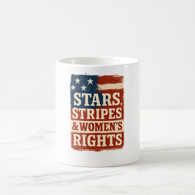 Stars, Stripes & Women’s Rights Distressed Flag Verwandlungstasse (Mittel)