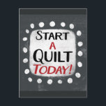 Starten Sie eine Postkarte von heute<br><div class="desc">"Start A Quilt Today" ist ein niedliches Textdesign mit einer weißen Akzent-Form,  umgeben von niedlichen weißen Polka-Punkten.</div>