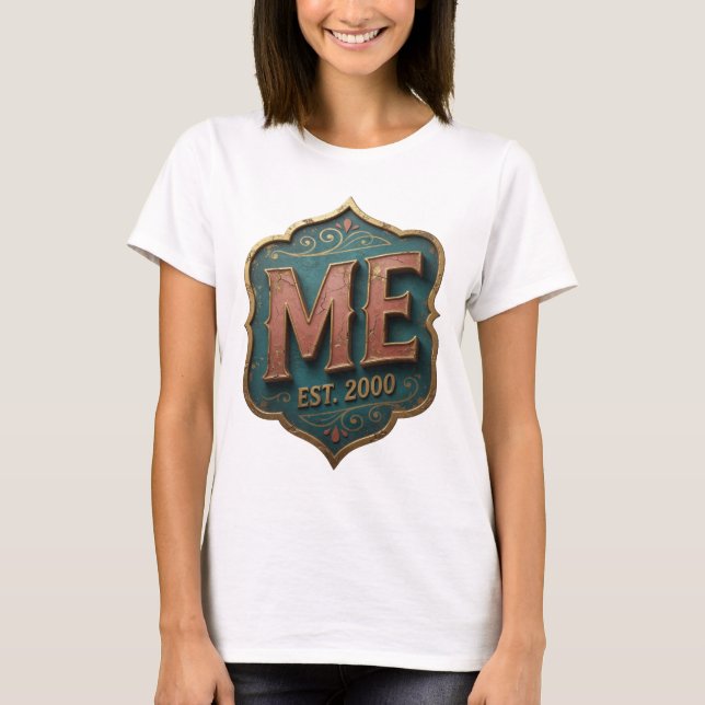 Statement Gold ME EST 2000 Zitat Design T-Shirt (Vorderseite)