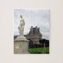 Statue am Louvre Grounds