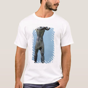 Statue des Gottes Horus, der ein Getränk macht T-Shirt