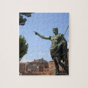 Statue des römischen Kaisers bei dem Forum Romanum
