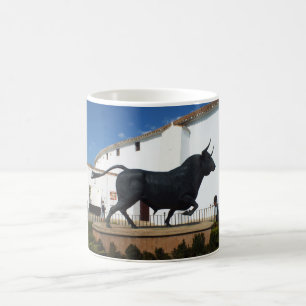 Statue eines Stiers in Ronda, Spanien Kaffeetasse