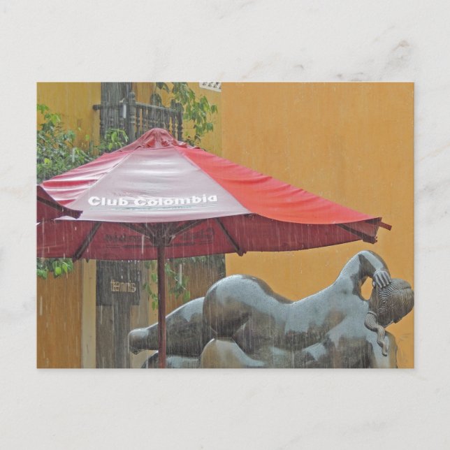 Statue im Regen in Kolumbien Postkarte (Vorderseite)