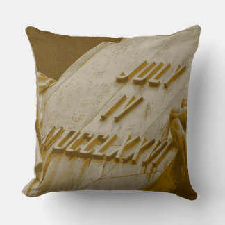 Statue Of Liberty Tablet Taupe Gold Kissen