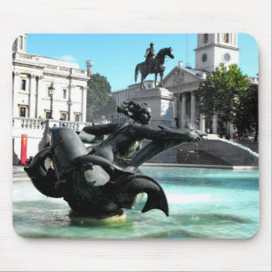Statue und Brunnen am Trafalgar Square Mousepad