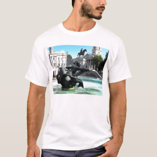 Statue und Brunnen am Trafalgar Square T-Shirt