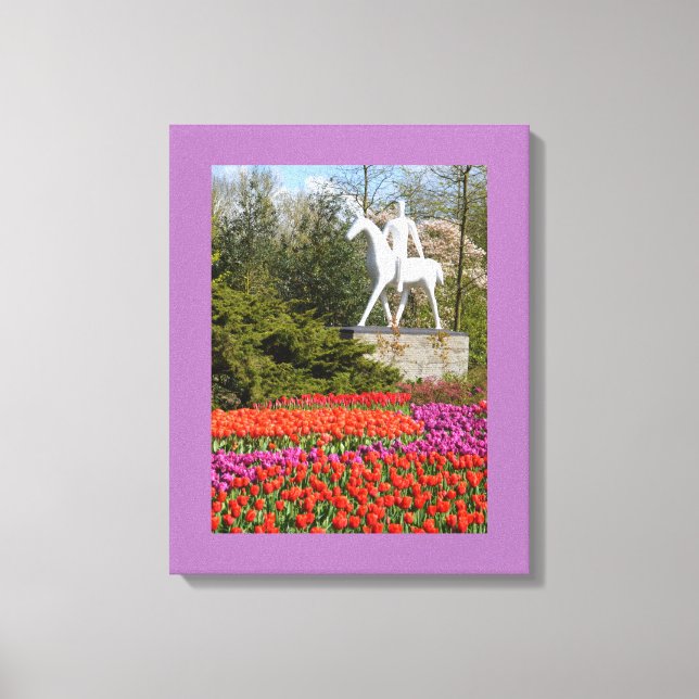 Statue und Tulpen Leinwanddruck (Vorderseite)