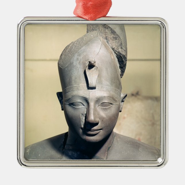 Statue von Tuthmosis III Silbernes Ornament (Vorne)