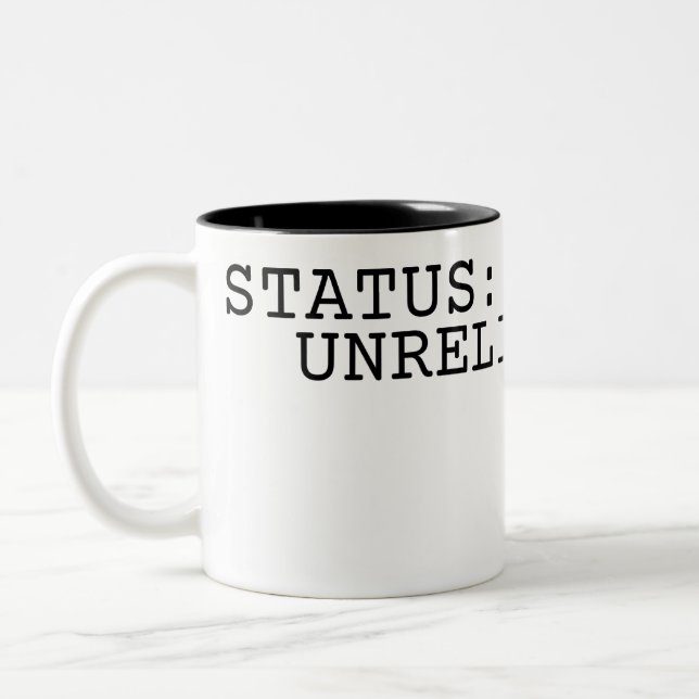 Status Unreliable Minimalist Typographic Zweifarbige Tasse (Links)