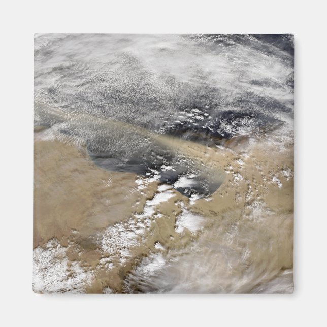 Staub bläst vor der Küste Libyens Magnet (Vorne)