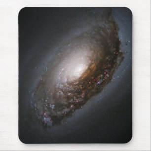 Staub rund um den Nucleus der Black Eye Galaxy M64 Mousepad